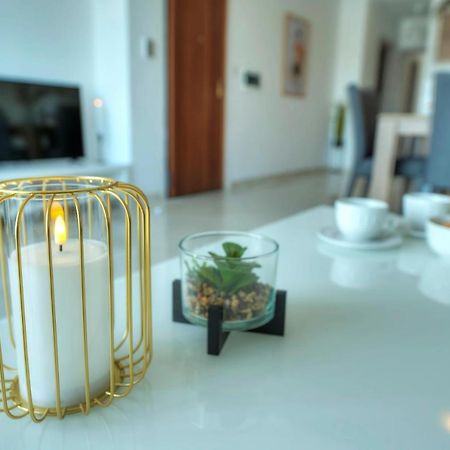 Seafront Beautifully Furnished 2 Bedrooms Gogzr-3 Gzira المظهر الخارجي الصورة