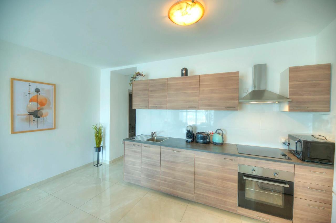 Seafront Beautifully Furnished 2 Bedrooms Gogzr-3 Gzira المظهر الخارجي الصورة