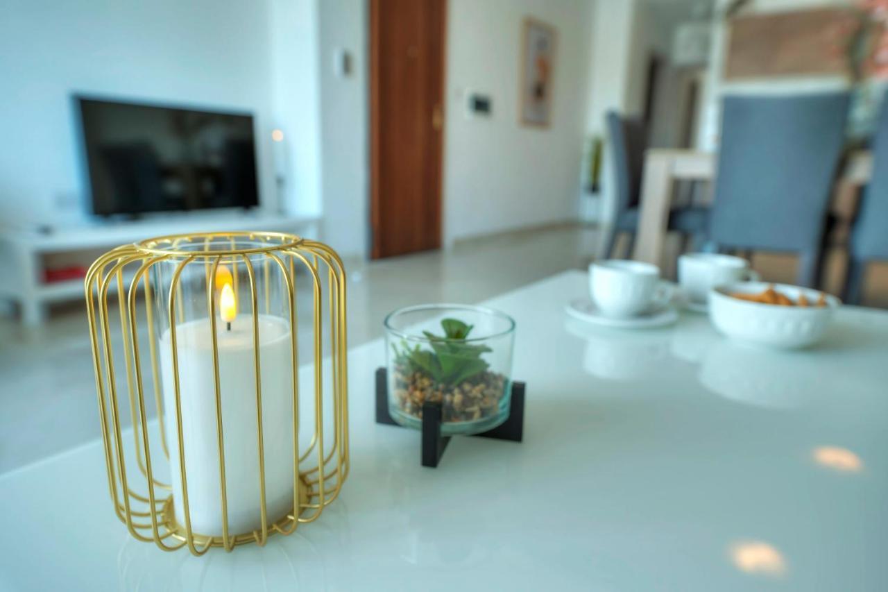Seafront Beautifully Furnished 2 Bedrooms Gogzr-3 Gzira المظهر الخارجي الصورة