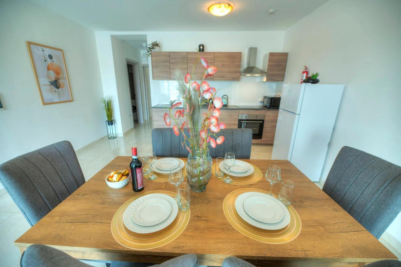 Seafront Beautifully Furnished 2 Bedrooms Gogzr-3 Gzira المظهر الخارجي الصورة
