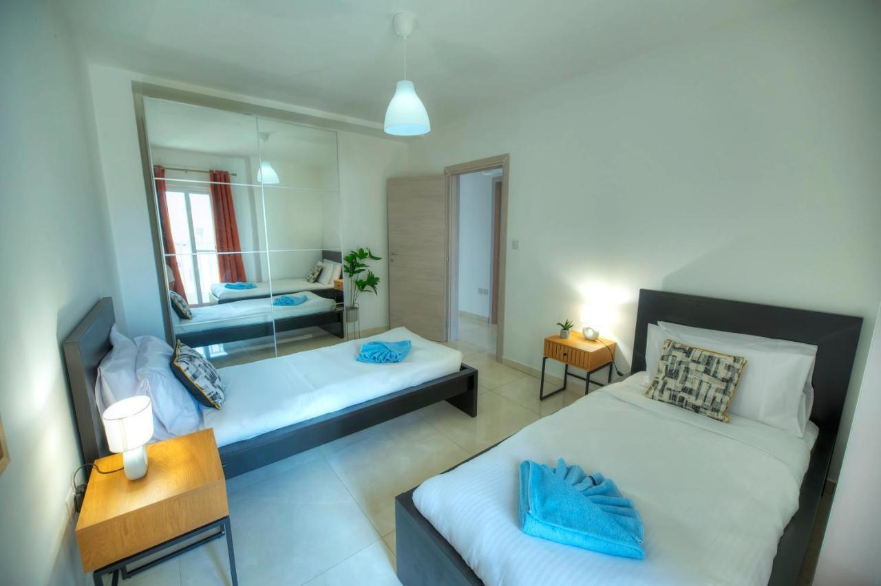 Seafront Beautifully Furnished 2 Bedrooms Gogzr-3 Gzira المظهر الخارجي الصورة